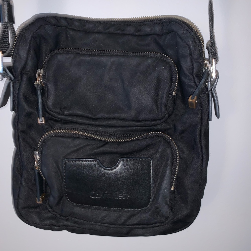 🤍 Calvin Klein black cross body purse
